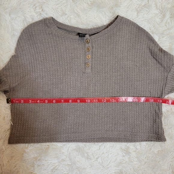 SHEIN Essnce Light Gray Button Half Placket Waffle Knit Tee Size XS - Picture 4 of 5
